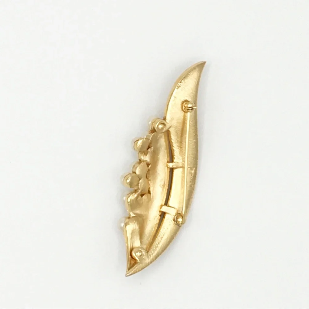 Vintage Crown Trifari Goldtone with Faux Pearls Floral Brooch Pin - Picture 7 of 11